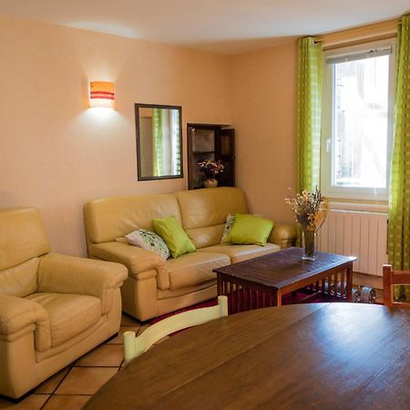 Maison Agreable En Centre Historique Saint-Cere Luaran gambar