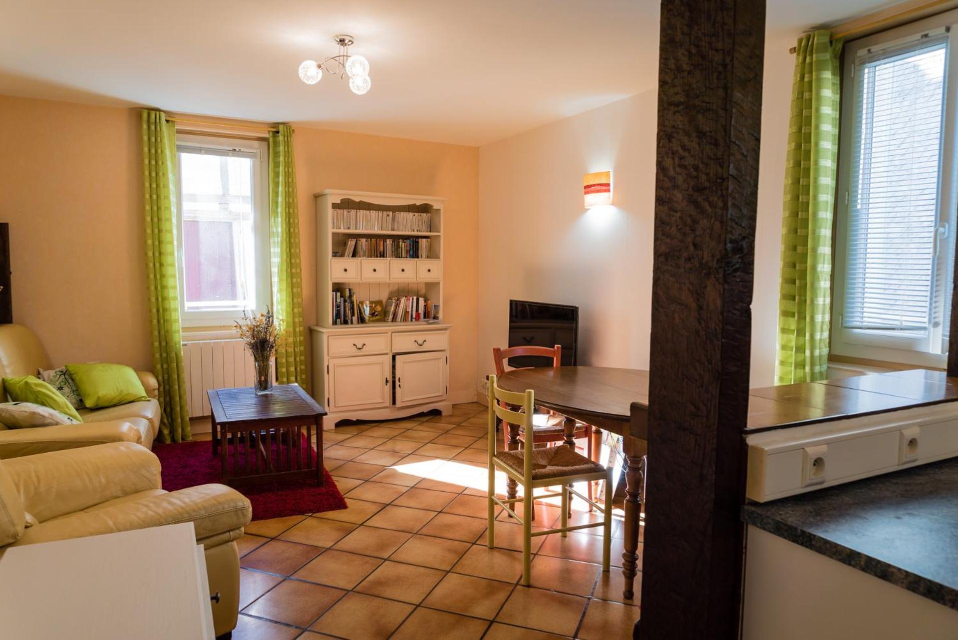 Maison Agreable En Centre Historique Saint-Cere Luaran gambar