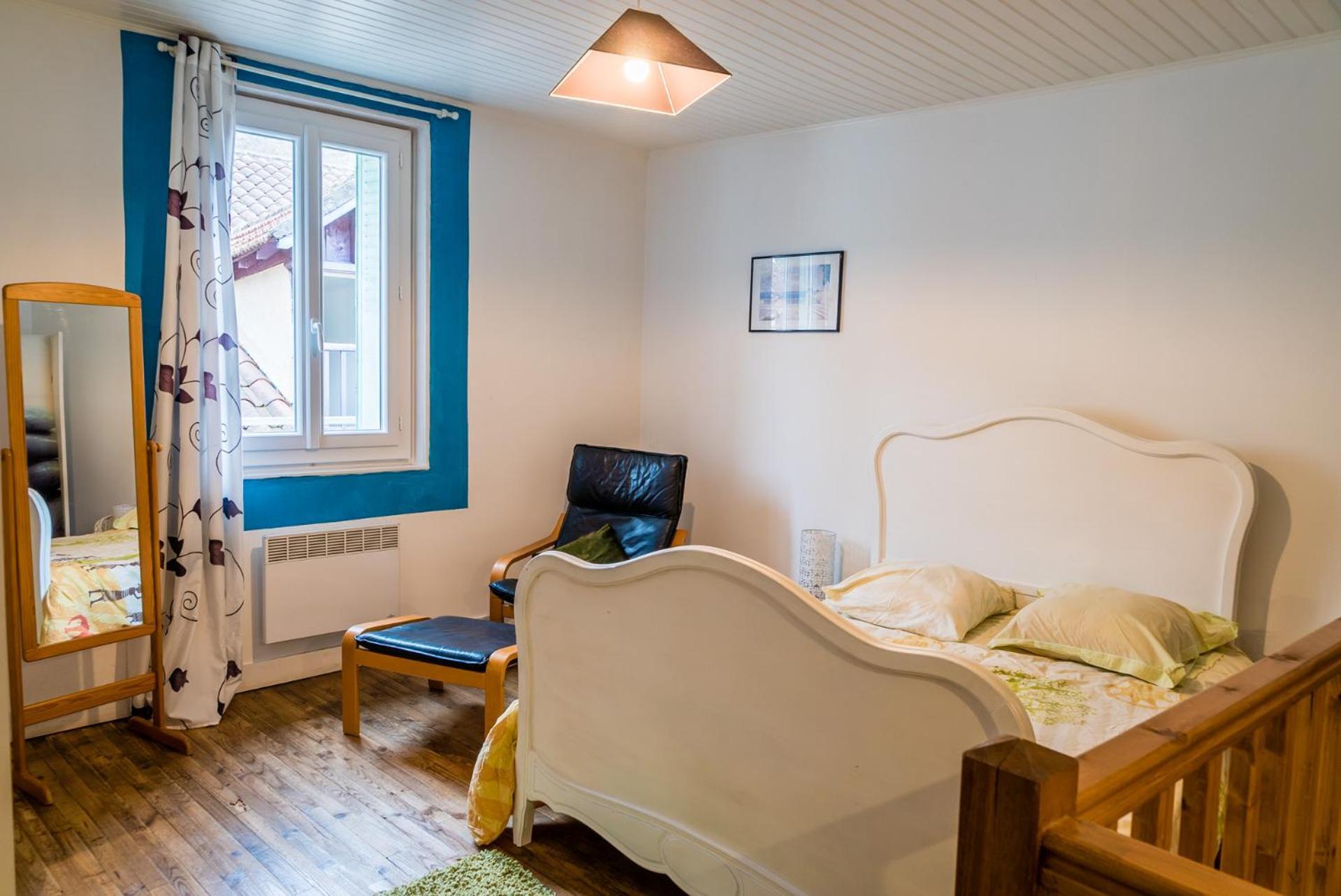 Maison Agreable En Centre Historique Saint-Cere Luaran gambar
